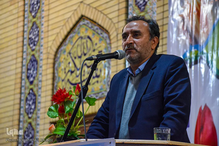 رهبر انقلاب خود را هزینه کردند تا به کیان نظام آسیبی نرسد
