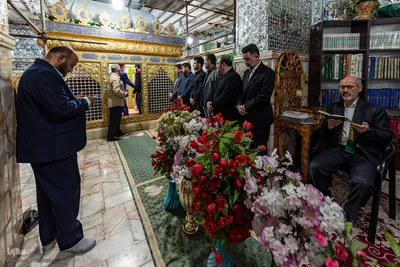 غبارروبی ضریح مطهر امامزاده حسن (ع)