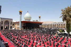 عزاداری ظهر عاشورا در حرم شاهچراغ(ع)