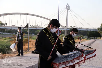 اهتزاز پرچم ۲۰۰ متری «یا حسین(ع)» در اهواز
