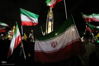 نمایش اقتدار موشکی ایران در موج 52 شیرازی ها