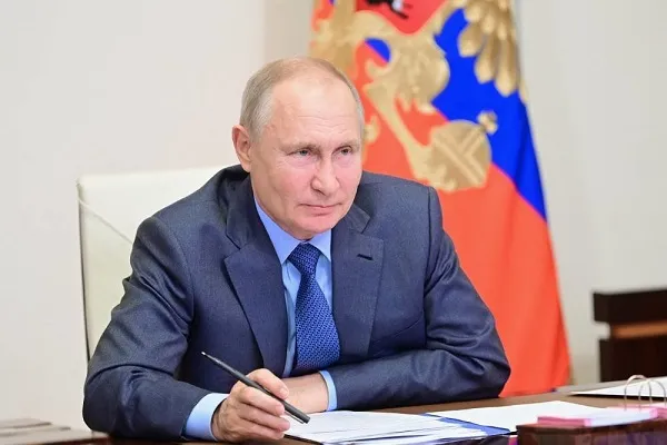 Маленькая мусульманка Иман Али получила подарок от Путина