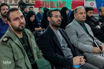 نواختن زنگ انقلاب و گرامیداشت دهه‌فجر در ملایر‎
