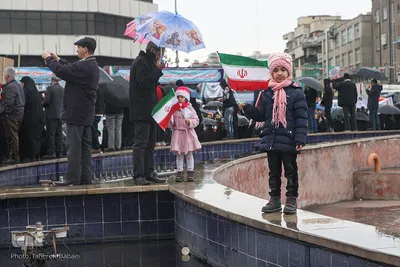 به وقت چهل سالگی؛ تهران، خیابان انقلاب