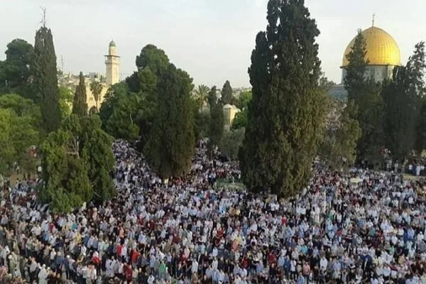 120,000 na mga Palestino Dumalo sa mga Pagdasal ng Eid al-Fitr sa Moske ng Al-Aqsa