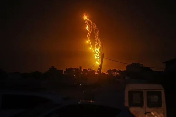İsrail, Gazze Şeridi'nin çeşitli bölgelerini gece boyunca bombaladı