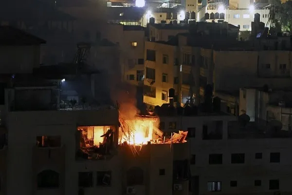 غزة الآن.. 12 شهيداً في غارات إسرائيلية مكثفة على القطاع
