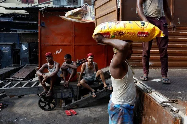 Sinuspinde ng Korte ng India ang Utos para sa mga Kainan na Ipakita ang mga Pangalan ng mga May-ari sa Gitna ng mga Pag-aalalang Anti-Muslim Bias