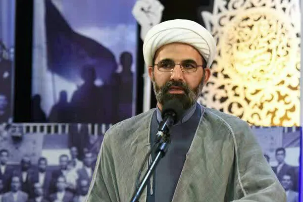 سازش با نظام سلطه خروج از حدود اعتدال حسنی است