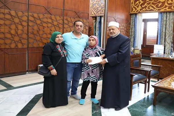 تقدیر شیخ الازهر از دانش‌آموز کم‌توان حافظ قرآن