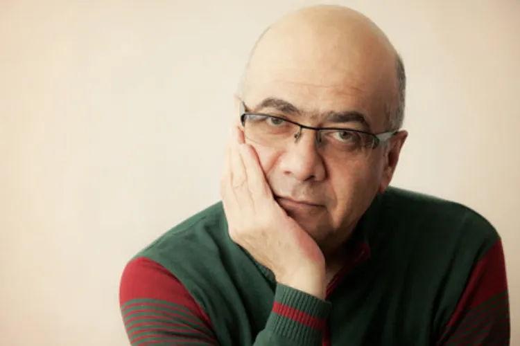 عدم وجود تعریف درست از گروه تئاتر با وجود تأکید «تئاتر فجر» بر گروه‌محوری