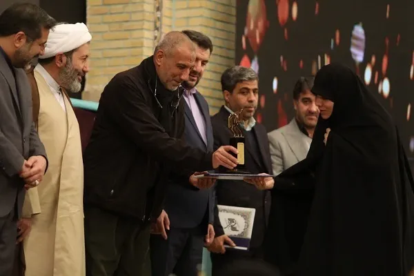 د اربعیّن د اتمې نړیوالې جایزې د غوره کسانو ستاینه او قدرونه(انځورونه)