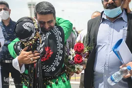 استقبال از جواد فروغی در فرودگاه امام (ره)