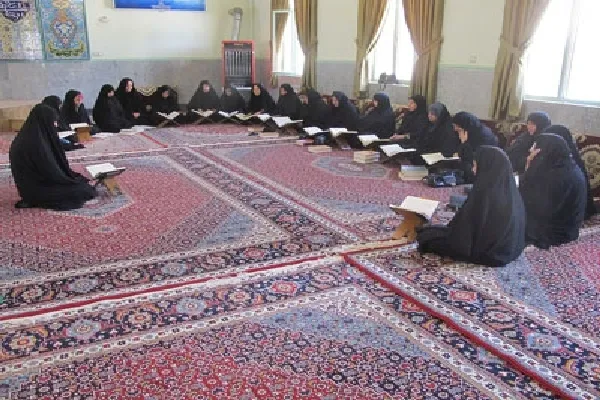 دورهمی‌های صمیمی بانوان قرآنی شهرکرد برگزار می‌شود
