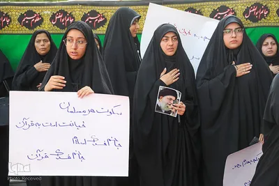 تجمع جوانان و دانشگاهیان در پی هتک حرمت به قرآن کریم