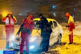 امدادرسانی به مسافران گرفتار برف و کولاک در آذربایجان غربی