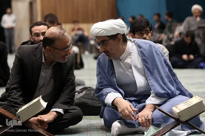 کرسی تلاوت و تدبر در قرآن کریم در مسجد دانشگاه تهران