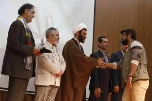 تقدیر از برگزیدگان جشنواره تئاتر هنرمندان شاهد و ایثارگر