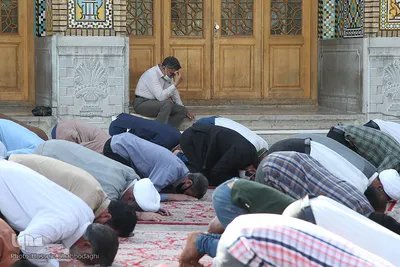 اقامه نماز عید فطر در حرم کریمه اهل بیت (س)