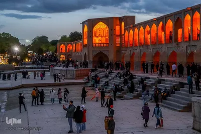 مسافران نوروزی در کنار پل خواجو‎‎