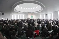 Un imam philanthrope collecte plus d’un million d’euros pour des organisations caritatives