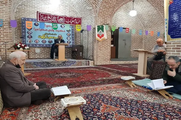 کرسی تلاوت در مسجد استاد و شاگرد تبریز