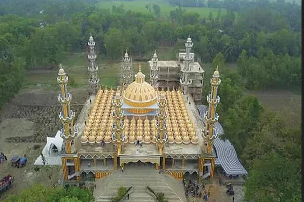 Bangladeş'te dünyanın en yüksek beton minaresi