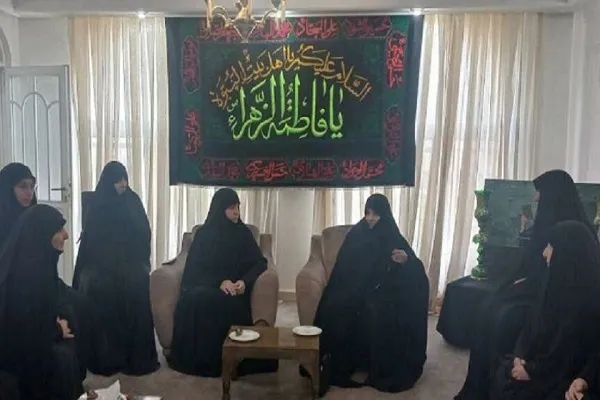 دیدار دختر سید حسن نصرالله با خانواده رئیس جمهور شهید