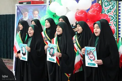 کرسی تلاوت قرآن کریم دانش‌آموزی در ملایر
