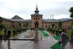 Authorities Disallow Friday Prayers at Srinagar Grand Mosque Again  
