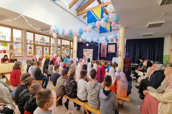 إقامة مهرجان خاص بالفتيات والمعلمات المسلمات في البوسنة + صور