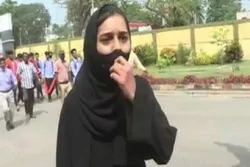 কর্ণাটকে মুসলিম ছাত্রীকে দেখে ‘জয় শ্রীরাম’ ধ্বনি, ‘আল্লাহু আকবর’ বলে পাল্টা জবাব