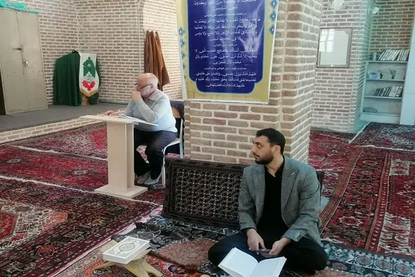 کرسی تلاوت در مسجد استاد و شاگرد تبریز