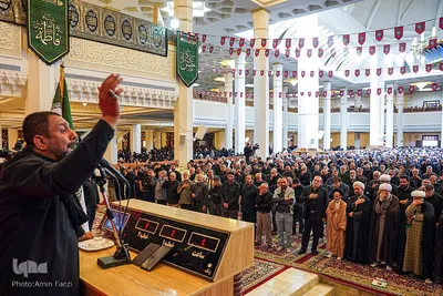 نماز ظهر عاشورا در شبستان امام خمینی(ره)‎ حرم شاهچراغ(ع)