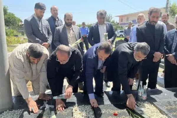 غبار روبی عطرفشانی گلزار شهدای روستای صلحدار کلا بابل