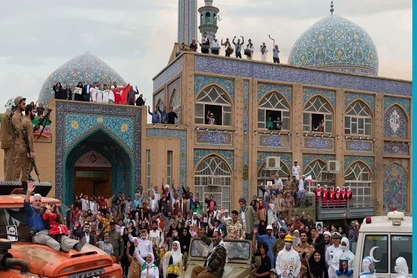 بازسازی تصویر معروف آزادسازی خرمشهر بر سازه‌های تبلیغاتی پایتخت