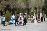 بازدید مسافران نوروزی از کاخ چهلستون اصفهان