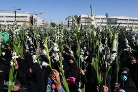 مراسم گلباران حرم مطهر رضوی در سالروز ولادت حضرت معصومه(س)