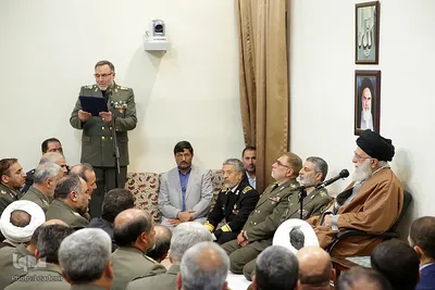 دیدار جمعی از فرماندهان ارتش و نیروی زمینی با رهبر انقلاب