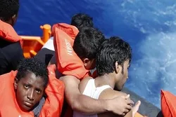 Migranti salvati da nave da crociera: “Grande operazione umanitaria”