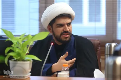 حجت‌الاسلام مسعود رائیجی در نشست‌های اندیشه‌ورزی قرآن و حکمرانی با محوریت عفاف و حجاب در سازمان دارالقرآن برگزار شد