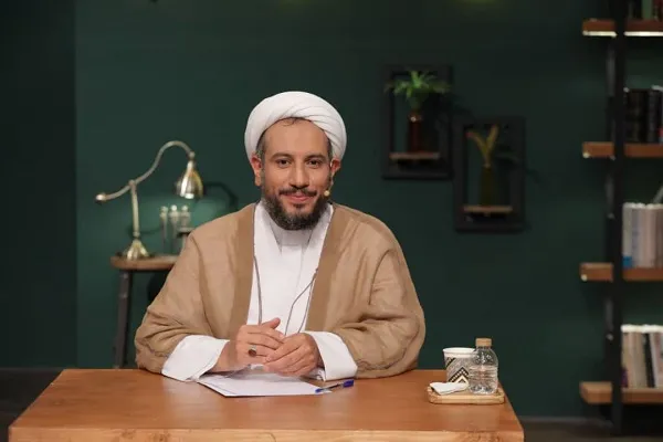 انسان عبید احسان است / با عقل و عشق در خانه وحی برویم