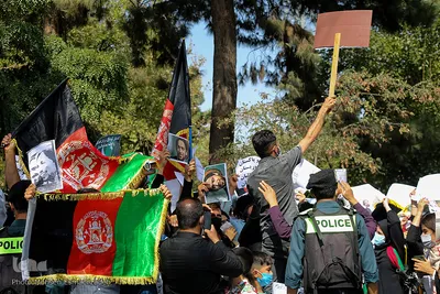تجمع افغانستانی‌های مقیم مشهد در مقابل کنسولگری پاکستان
