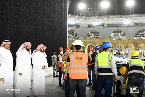رفع الحواجز الوقائية المحيطة بالكعبة المشرفة  + الصور