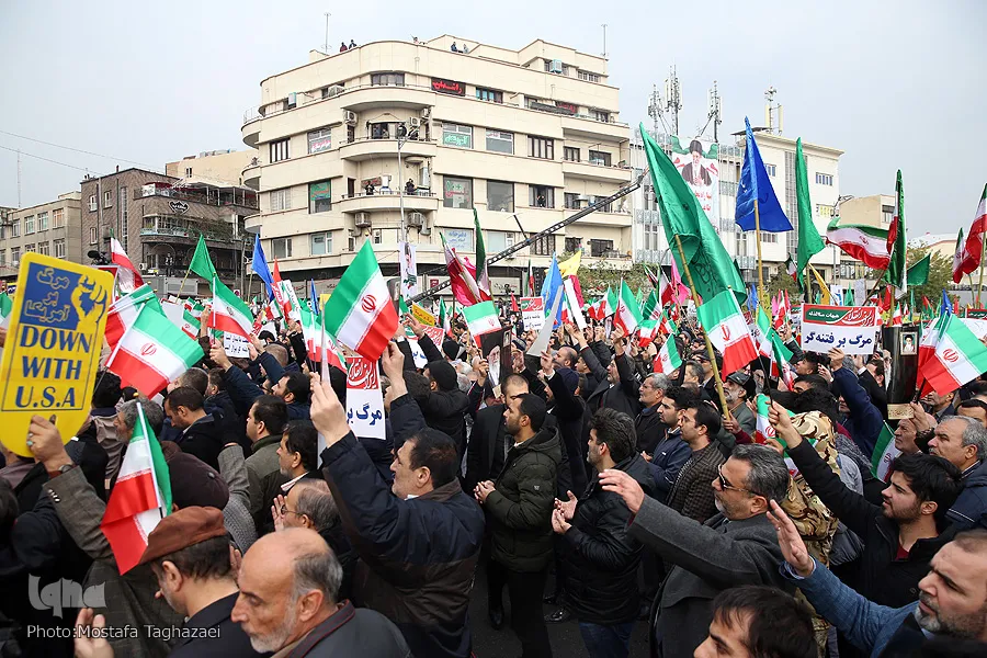 اسلام جاودانه شد ایران سرافراز/ انقلابی دیگر در میدان انقلاب تهران