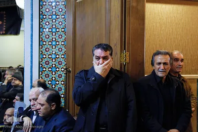 تشییع پیکر جهادگر تهرانی امیرمحمد اژدری بر روی دستان مردم 