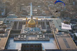 اهتزاز پرچم ولایت بر فراز حرم حضرت علی (ع)
