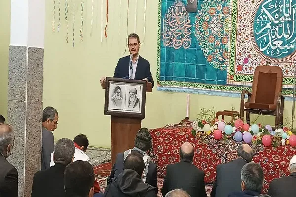 مشكلات كشور با نگاه به داخل حل می‌شود