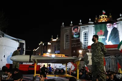 نمایش پهپاد شاهد ۱۳۶ در اجتماع شبانه تبریزی‌ها