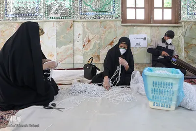 تولید ماسک توسط گروه جهادی و خادمین در امامزاده حسن(ع)